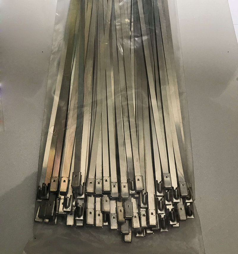 بست کمربندی استیل سایز 4.6*400 بست کمربندی استیل سایز 4.6*400